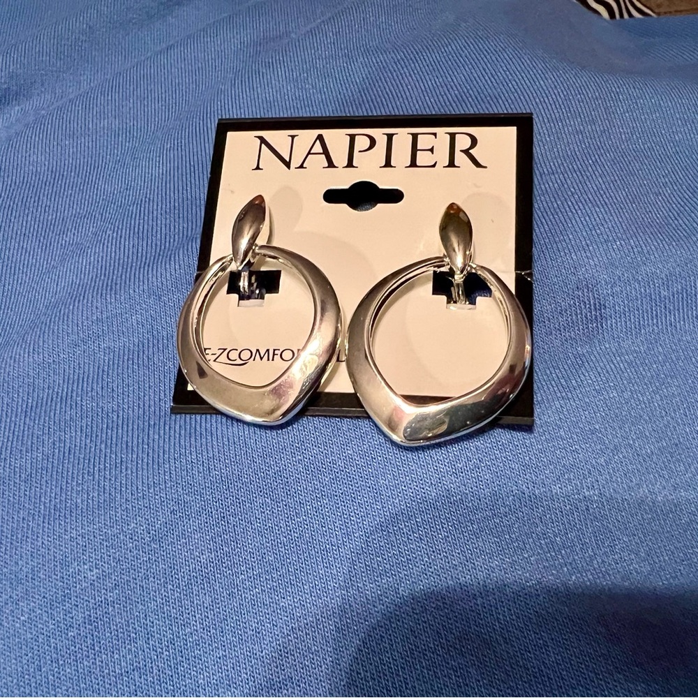 🤗NEW🤗Women’s Napier Silver Hoop CLIP ON Earrings